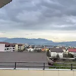 With Terrace & Mountain View In Tractorul Braşov